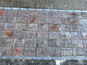 子供達の描いたタイル？