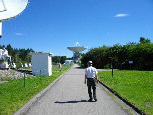 見学コースを歩く