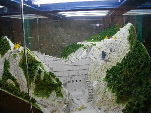 精巧なダムの模型