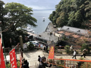 見下ろす乗船場