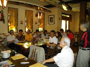 パーティーの開始を待つ仲間達