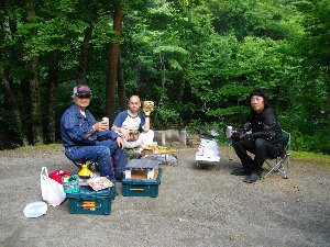 キャンプ場へ戻ってかんぱーい