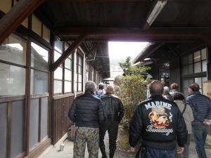 駅員の建物を散策