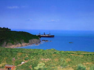 沖を客船が通る