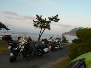 夕暮れのキャンプ場