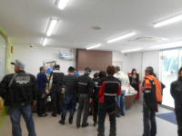 売店は人だかり