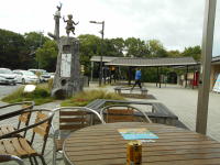 ＰＡの野外席で缶コーヒータイム。