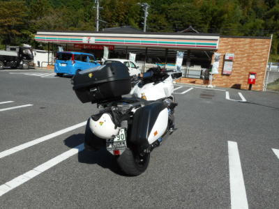 皆より10分遅れて着