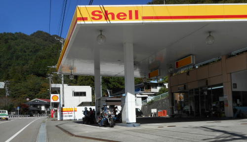 下栗の里の分岐で給油 下栗の里の分岐で給油