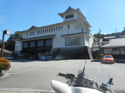 その名の通りそばの城