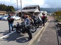 なぐらの駐車場