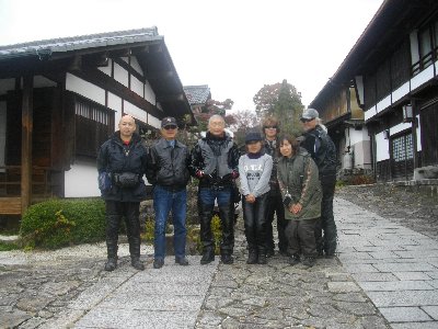 馬籠宿で記念撮影