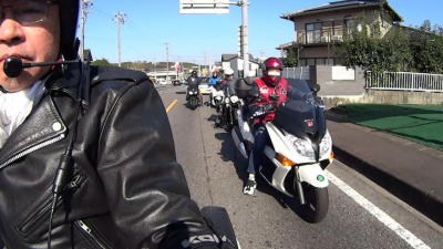 町中で信号待ち。