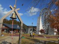 道の駅の鐘と水車