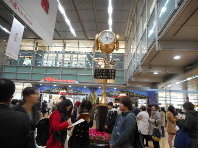 金の時計前 金の時計前