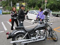 ܂͊̃RrjŐ̃W[NŔ