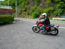 青ちゃんCB750K2で着