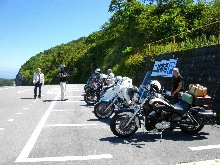 伊吹山の二輪車置き場は広い