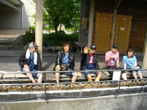 皆さん揃って足湯でした