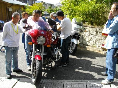 よってたかって修理?かな