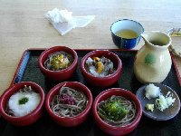 杖突峠の茶屋で五色蕎麦を味わう