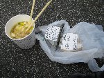 朝食はコンビニのおにぎりと味噌汁