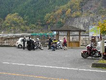 誰もダムは見物してません