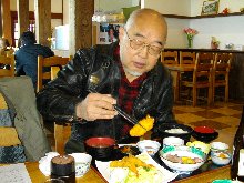 食事を楽しむＷの源さん