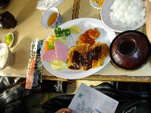 人気のミックスフライ定食。