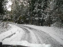 松野湖の峠は圧雪