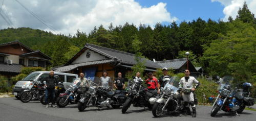 東山温泉前で記念撮影 東山温泉前で記念撮影