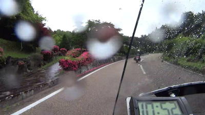 雨の中、源さんが先頭へ出る 雨の中、源さんが先頭へ出る