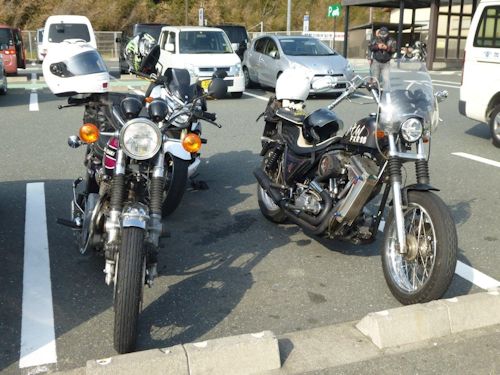 休憩するバイク達 休憩するバイク達
