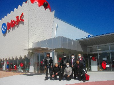 めんたいパーク前で記念撮影