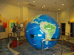 館内の地球儀