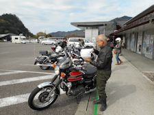 Ｗ１ＳＡで源さんが到着だ