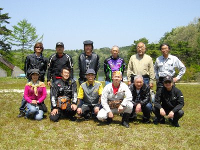 根ノ上高原で記念撮影をする