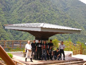 東屋の下で撮影