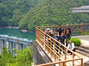 ダムと一緒に撮影