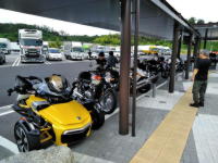 二輪車置き場のバイク達