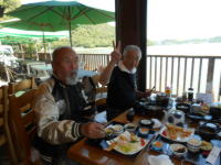 食事と景色を楽しむ