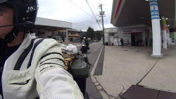 給油所の脇を抜けてＲ１５６へ