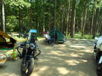 石さんのテントにバイク