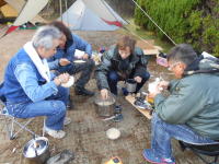 ごはん、うどん、ラーメンにカニの雑炊を食べる