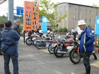 バイクをみて回る