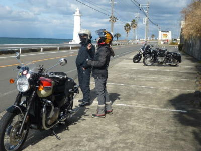 灯台と海をみながらゆっくりします