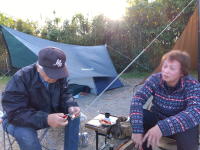 食べながら談笑