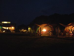 �Ŗ�ɕ����ԃe���g�T�C�g