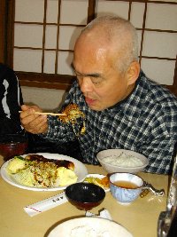 食事を楽しむすろう人さん