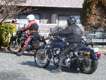 駐車場へ入る仲間達